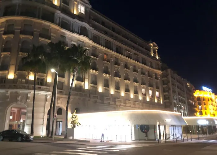 Boulevard De La Croisette Palais Miramar * Cannes